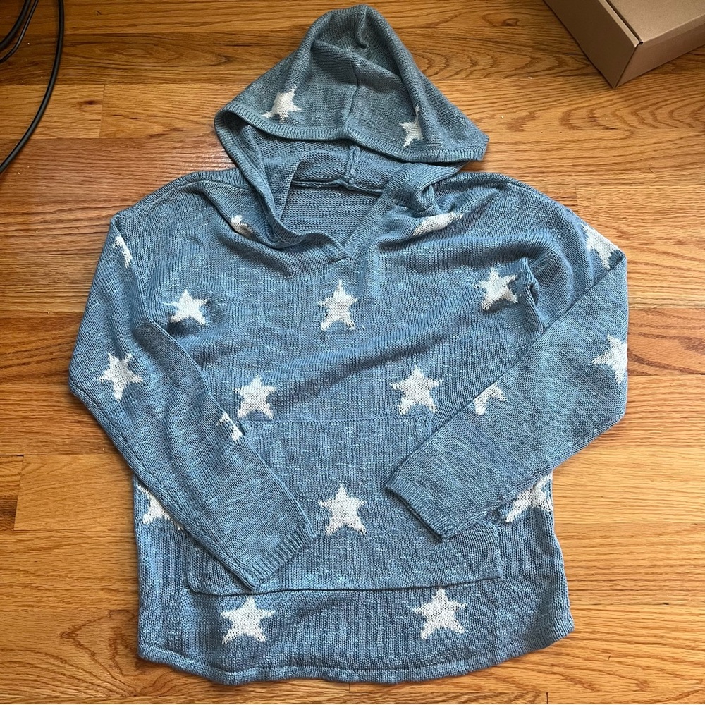Marled blue hooded sweater with white stars size medium
